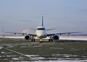 В аэропорту Кургана задержали рейс и перенаправили самолет в Тюмень