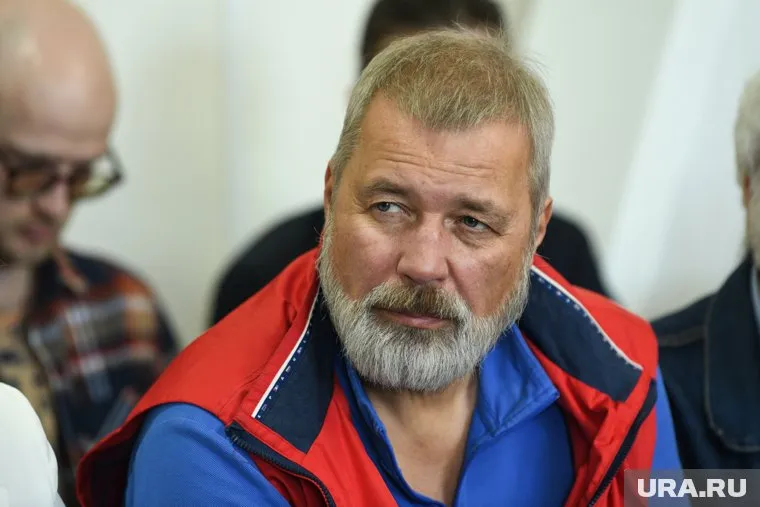 Муратов уехал за границу после допроса в СК