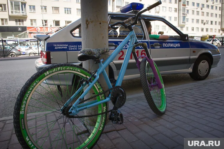 Школьник пересекал дорогу по пешеходному переходу