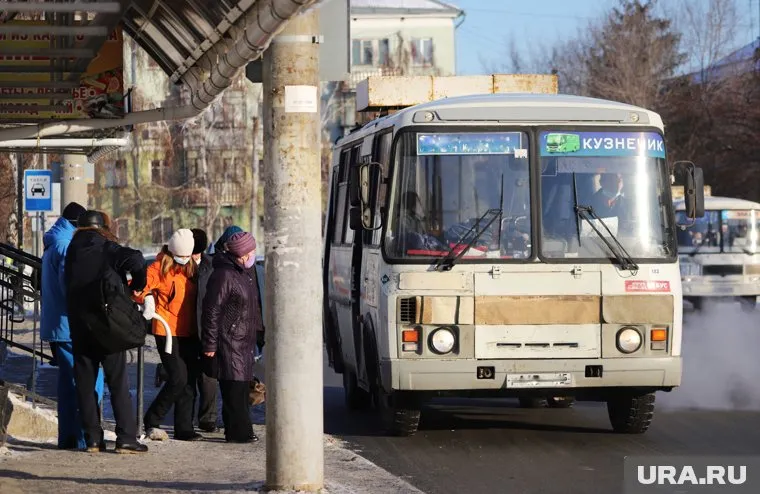 По словам обратившегося, из-за сбоев на сайте пассажиры порой ждут автобусы, не зная, что они сошли с линии