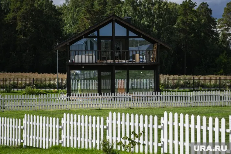 Строительство частных домов позволит обеспечить каждого россиянина 33 квадратными метрами на человека, отметил Константин Барсуков