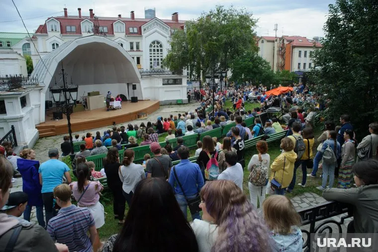 Конфликт межу чиновниками и артистами произошел на площадке фестиваля