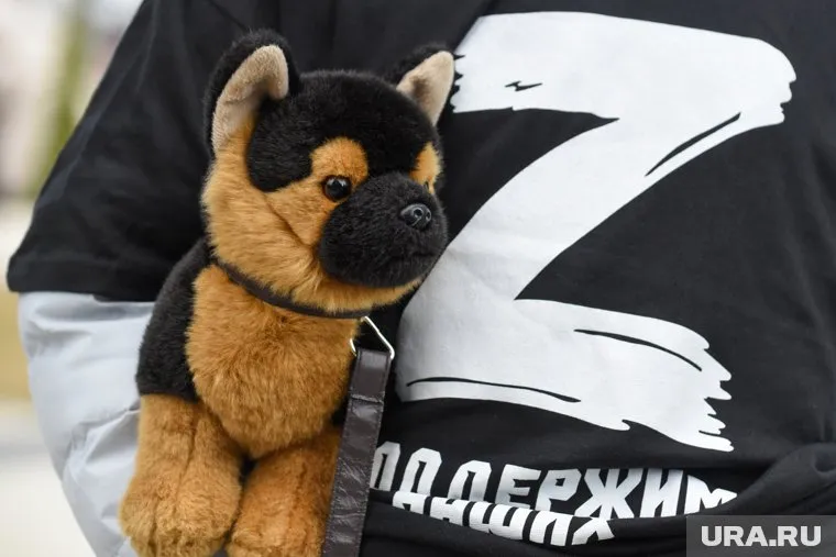 Многие люди стараются помочь погорельцам, прежде всего — детям