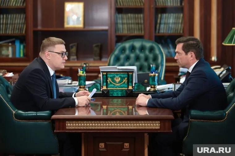 Алексей Текслер (слева) провел встречу с врип главы Челябинска Алексеем Лошкиным