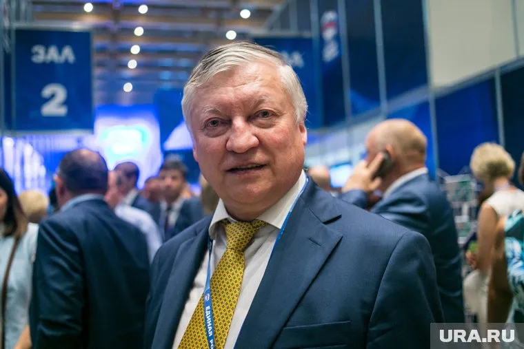 Доход Анатолия Карпова упал на четыре с лишним миллиона