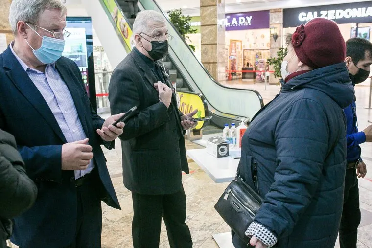 Проверка qr кодов в торговом центре Галерея Вояж. Тюмень