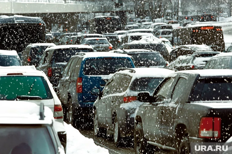 В районе Байкала сообщают об автомобильной пробке протяженностью в 85 километров