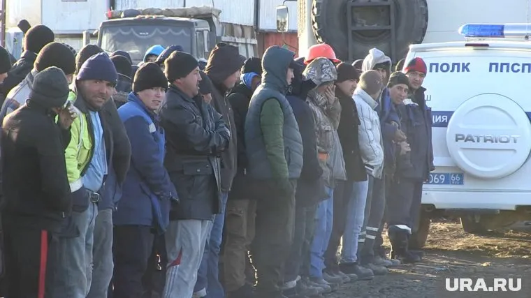 Тысячи мигрантов оказались прописаны в тагильской бане