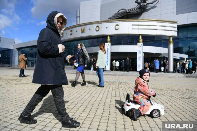 Итоги викторины подводят в ККТ «Космос» в Екатеринбурге