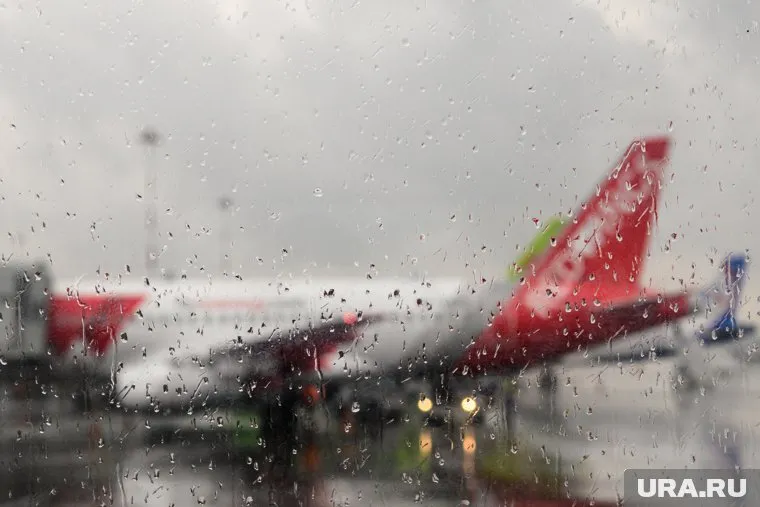 В авиакомпании решение об отмене полетов объяснили пандемией и низким спросом на билеты