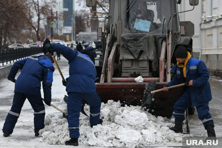 В Урае депутат несколько лет добивается уборки снега в микрорайоне