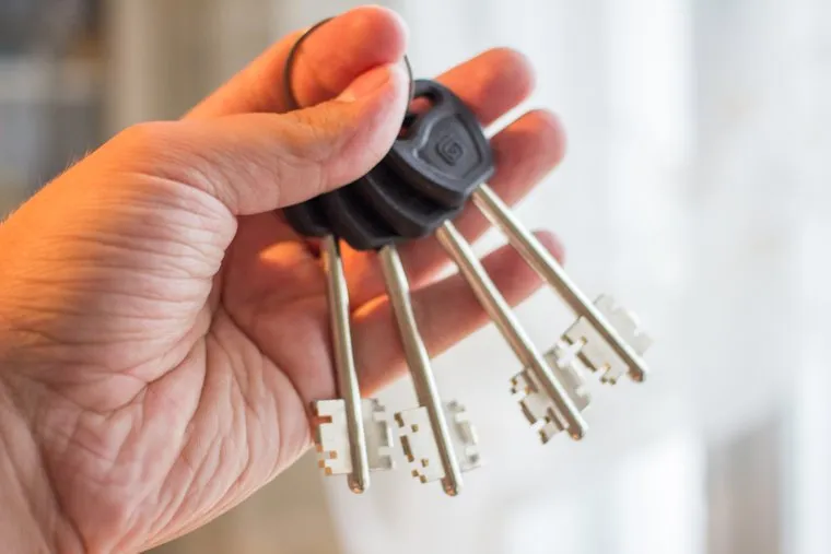 Клипарт. Декабрь. Ханты-Мансийск, ключи от квартиры, недвижимость