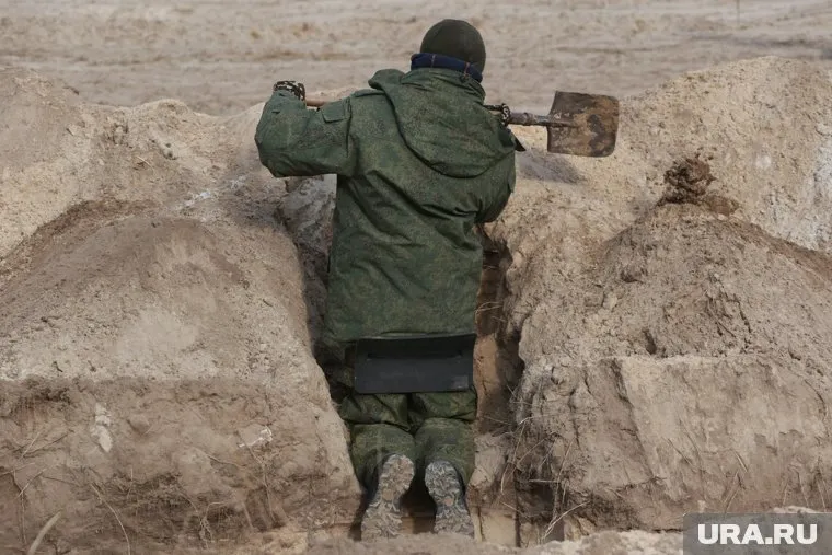 Под руководством тюменца военнослужащие РФ строили вторуб линию обороны