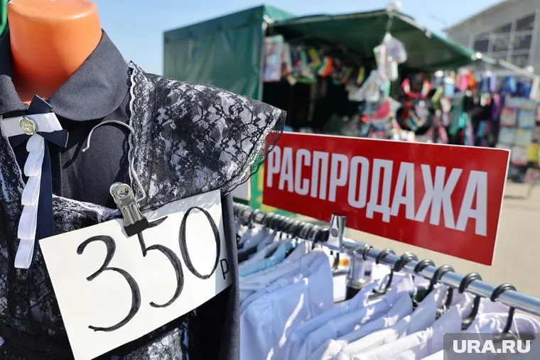 Минимум 10 тысяч рублей предложили выплачивать в России многодетным семьям на школьную форму