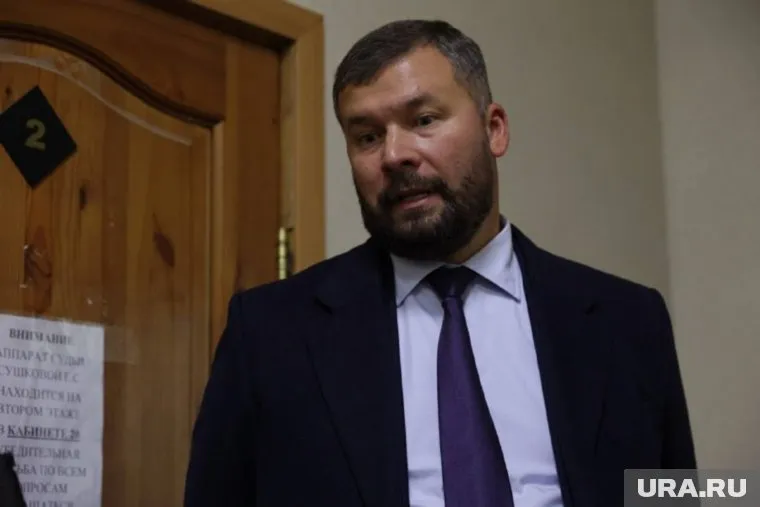 Виталий Чачин приехал в суд с заседания комиссии гордумы по экономике, которую возглавляет