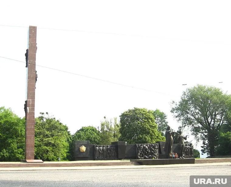 Мемориал простоял в парке 48 лет