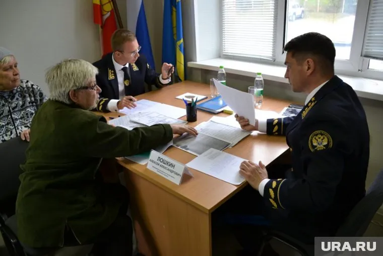 Прием шел без перерыва весь день
