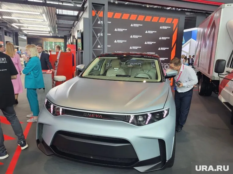 На «Инномроп» из Санкт-Петербурга привезли электромобиль E-Neva