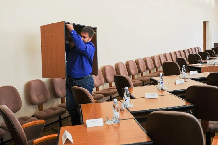 Первое заседание Челябинской городской думы второго созыва, где выбрали председателя, его заместителей и руководителей комиссий. Челябинск