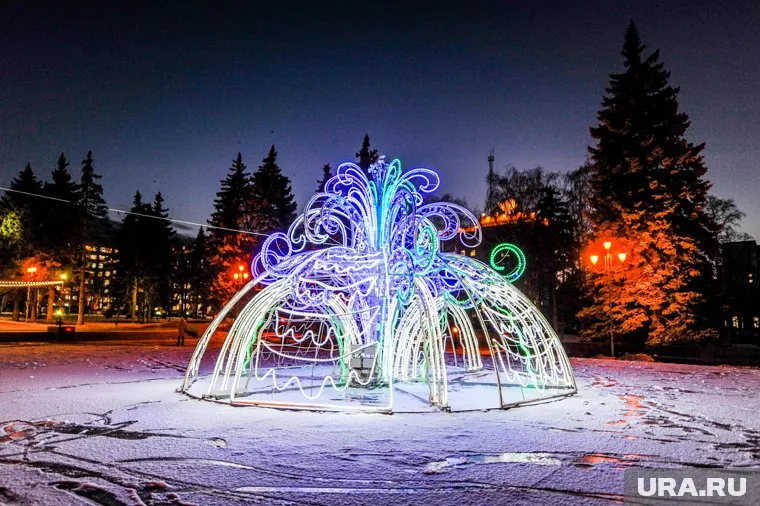 Монтаж новогодних украшений начался 7 ноября