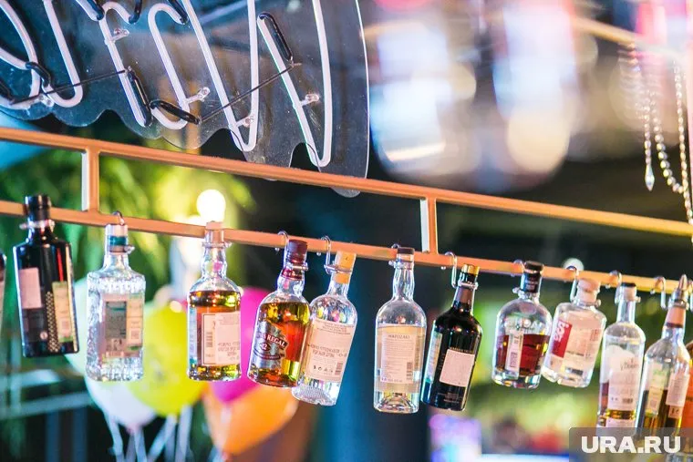 К разным видам алкоголя подойдут разные закуски, говорят врачи