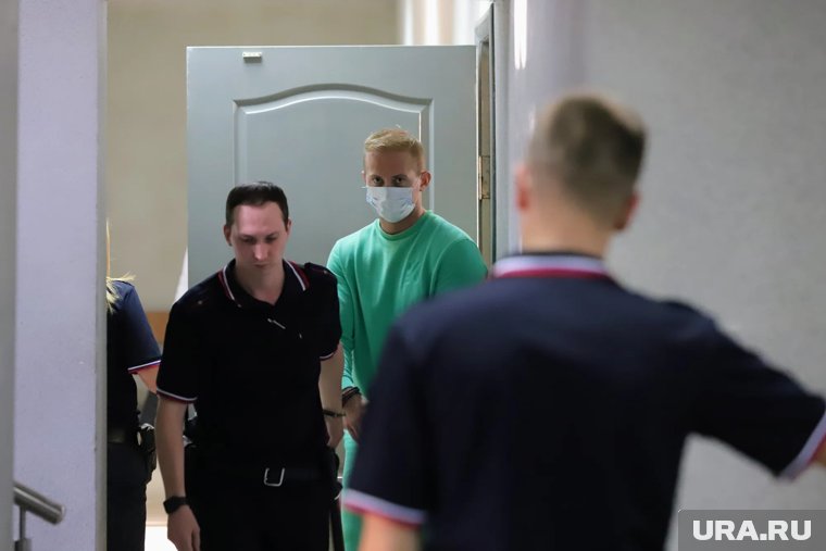 Брокер из Екатеринбурга, обвиненный в сексе со школьницами, попросился на СВО