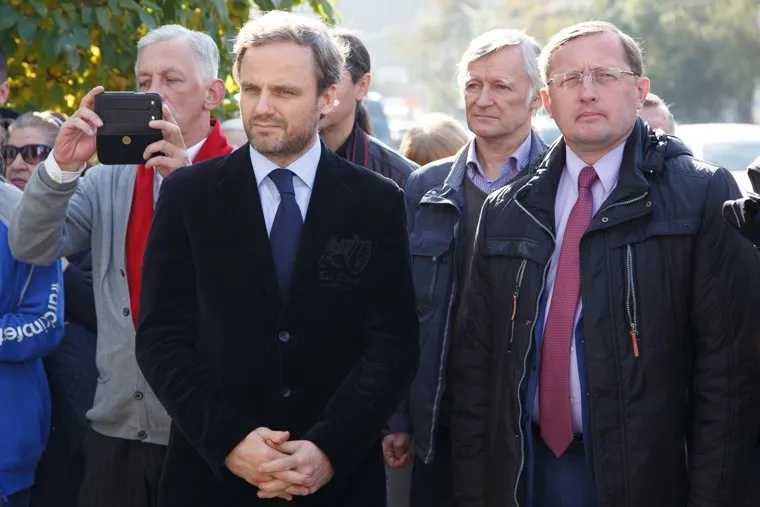 Открытие горельефа Ярополку Лапшину. Екатеринбург, креков павел, чурбанов михаил