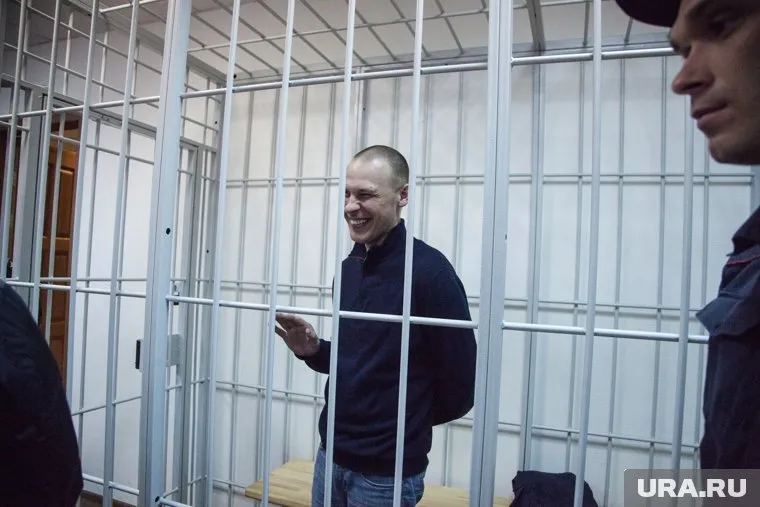 Александру Ошибкову вместе с подельником придется возвращать украденные деньги