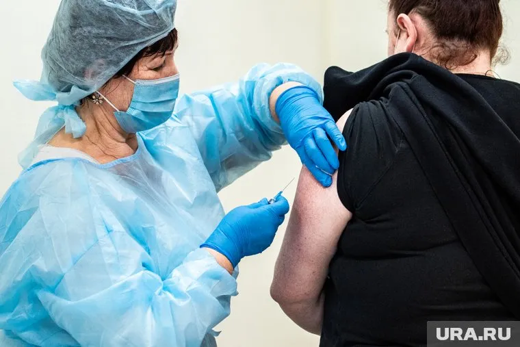 Анатолий Альтштейн считает, что штрафные санкции для тех, кто отказался от вакцины, не нужны