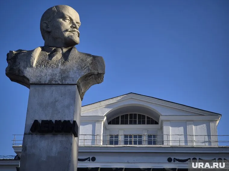 Поселок Баренцбург, где установлен бюст Ленина, вызывает озабоченность западных спецслужб (архивное фото)
