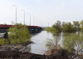 В Тюмени продолжает падать уровень воды в Туре