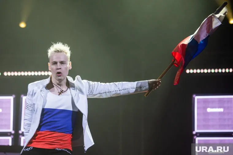 Участники флешмоба исполнили песню певца SHAMAN