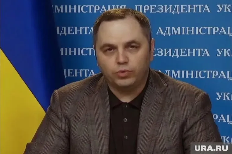 До карьеры в госструктурах Портнов работал юристом в нескольких фирмах в Луганске