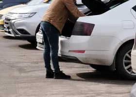 В Перми неизвестные разрисовали автомобили за неправильную парковку