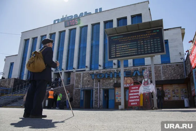 Пьяных жителей Свердловской области высадили из поезда в Перми