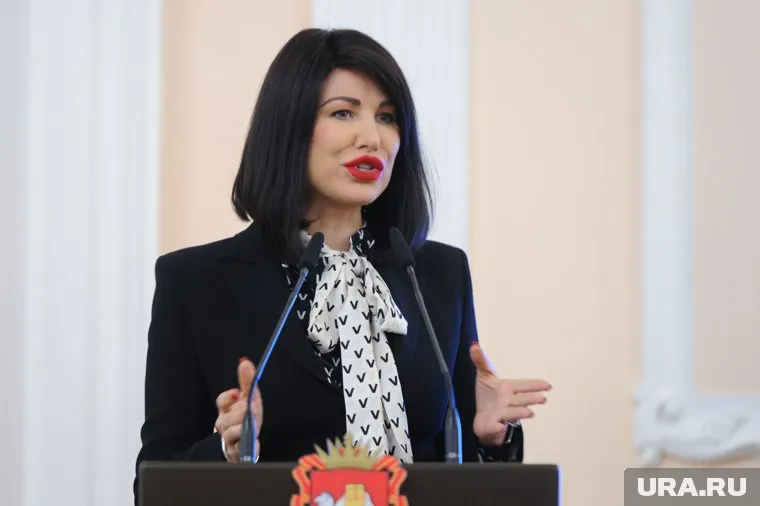 Ирина Текслер посетила выставку, в которой приняли участие инвалиды из региона