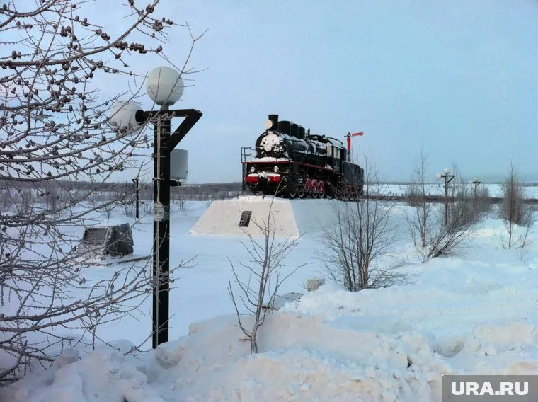 Картины о 501-й стройке попали на выставку в Москве