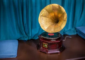 Впервые «Золотой граммофон» вручили за выступление на футбольном матче