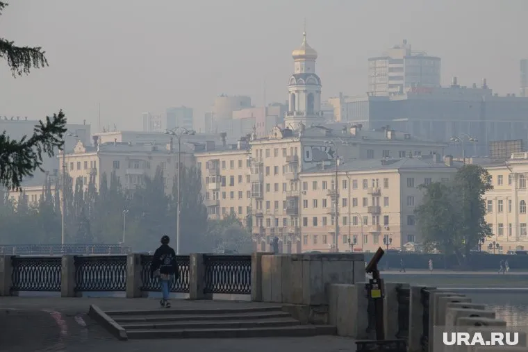 В смог спасатели рекомендуют закрывать окна и пить больше воды