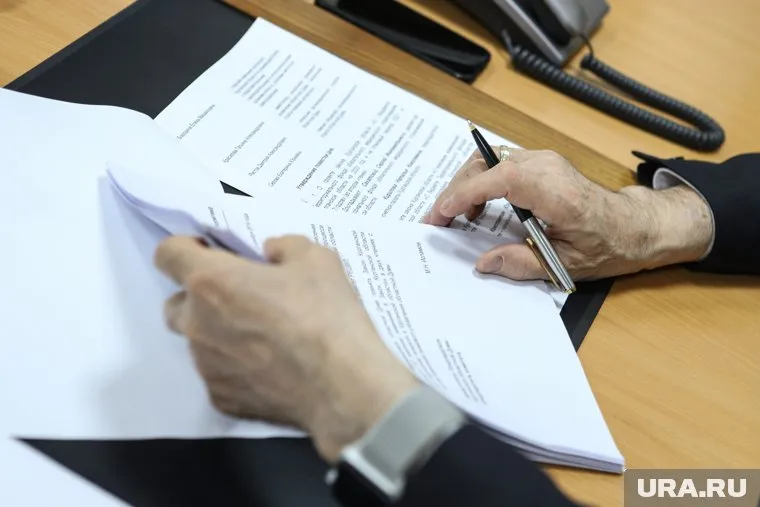 В Кургане бюджетникам предлагают меньший оклад или расторжение трудового договора