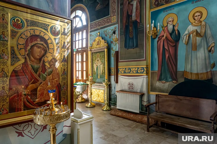 У святой Богородицы в этот день просят защиты от врагов и наставления на путь истинный