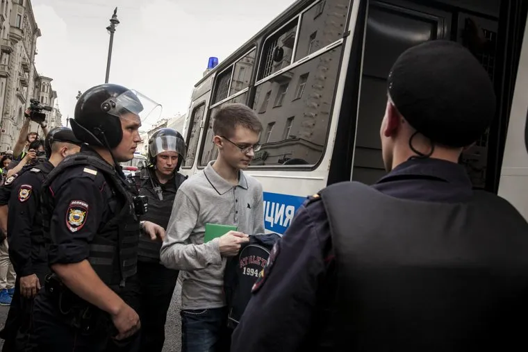 Разгон полицией несанкционированной акции оппозиции "Допускай" перед зданием мэрии Москвы на Тверской улице 13. Москва