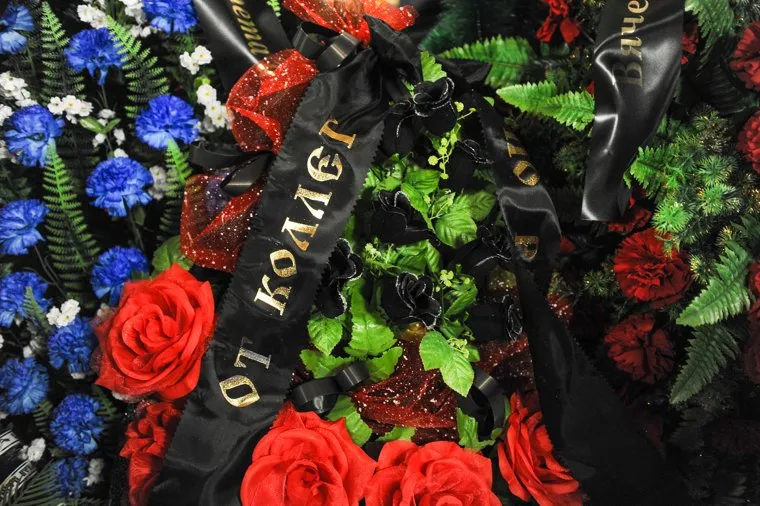 Кладбище. Похороны.Архив. Челябинск., венок, траур