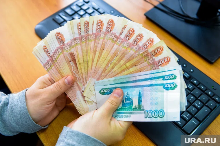 Минимальный размер оплаты труда в России достиг 27 093 рублей
