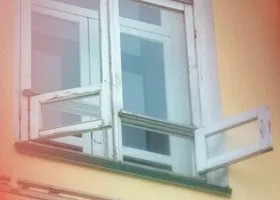 Почему 5-летний мальчик выпал в Екатеринбурге с 8-го этажа