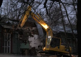 В Перми сносят старое здание инфекционной больницы