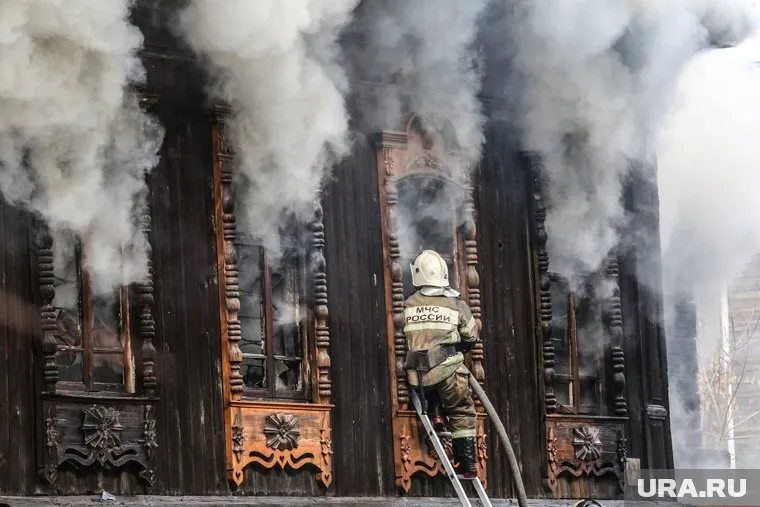 Здание планируют восстанавливать, но где брать на это средства, владельцы еще не решили