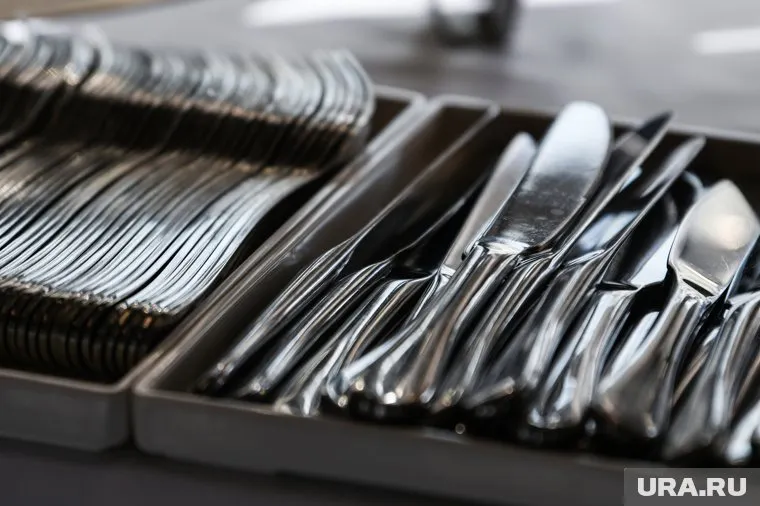 Некоторые заведения грешат грязными столовыми приборами