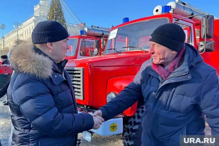 Вадим Шумков передал муниципалитетам 25 новых пожарных машин