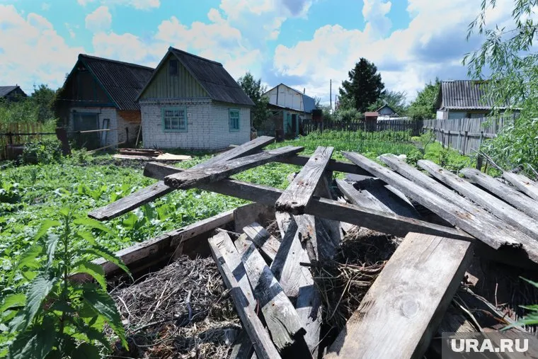 Юрист рассказал, когда забор на даче может стать проблемой